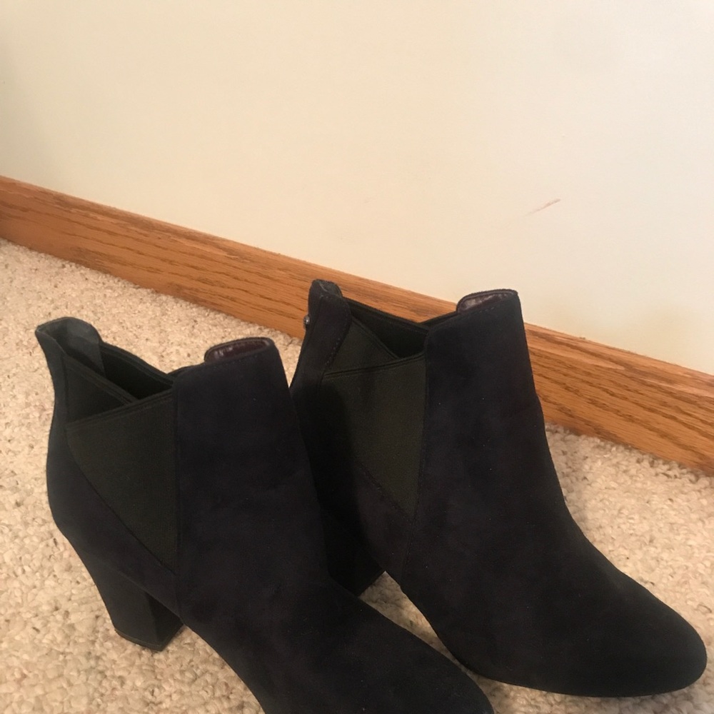 BCBG navy blue suede pull on booties, 7, heel 4”